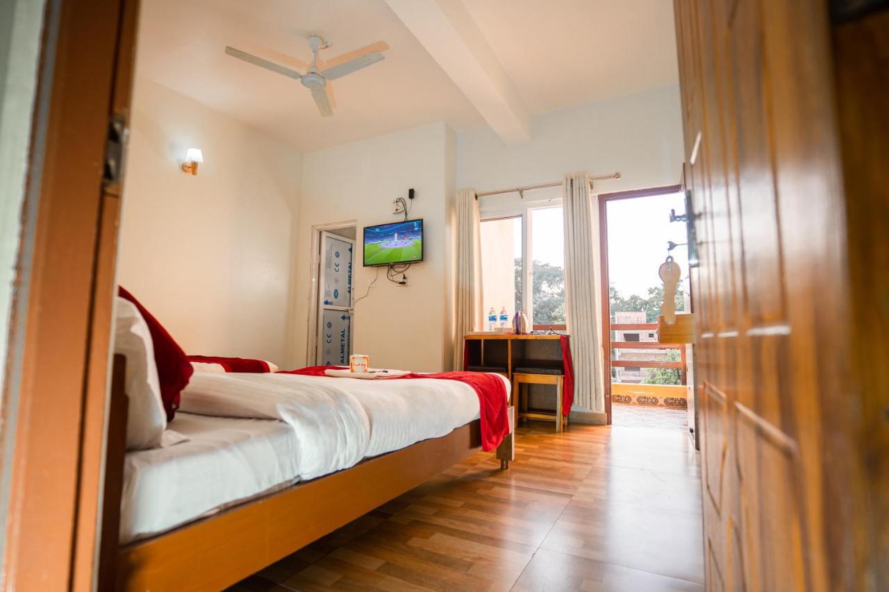Hotel Dela Mount Pokhara Buitenkant foto