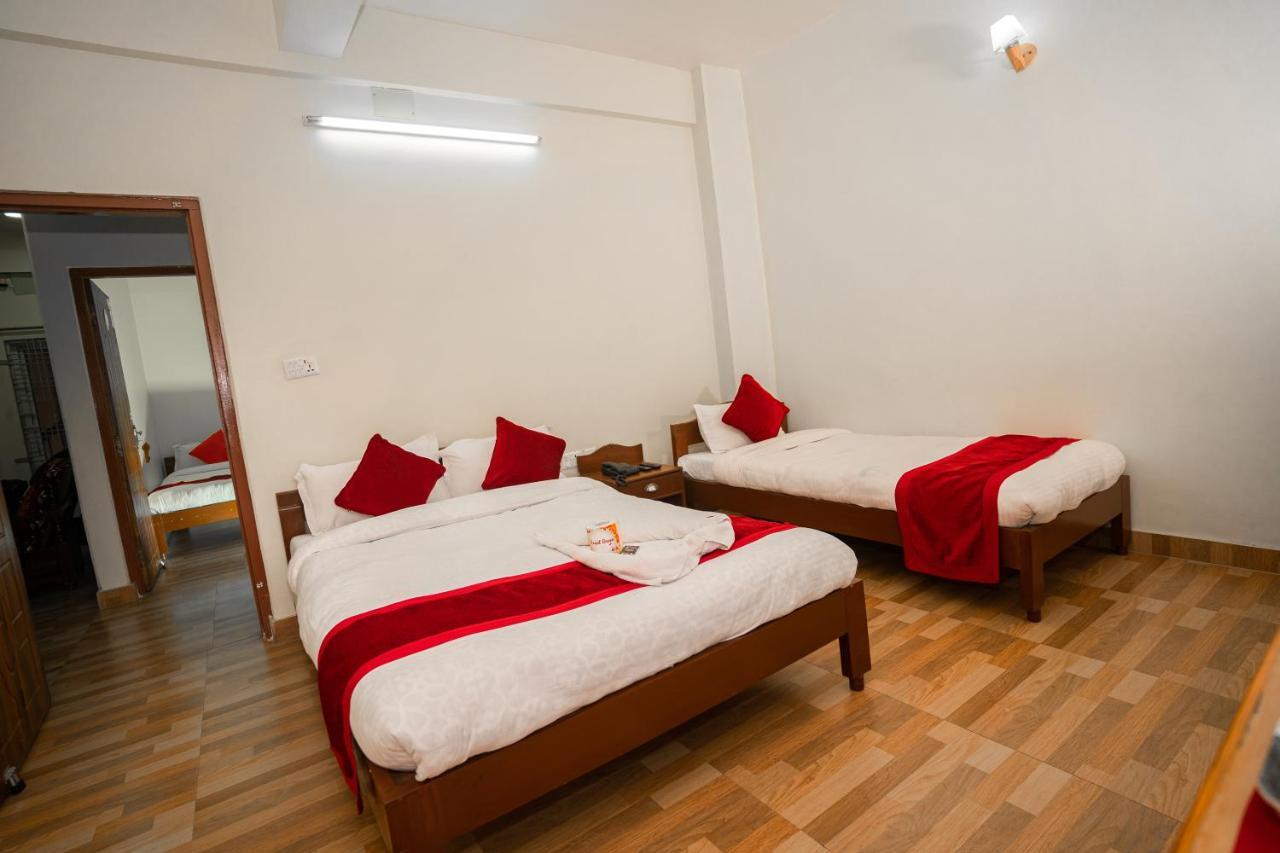 Hotel Dela Mount Pokhara Buitenkant foto