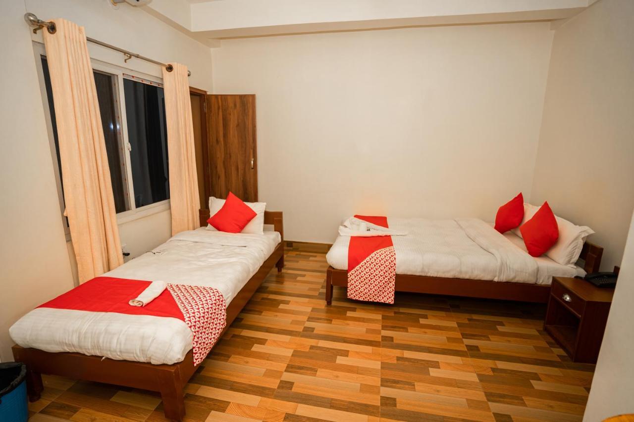 Hotel Dela Mount Pokhara Buitenkant foto