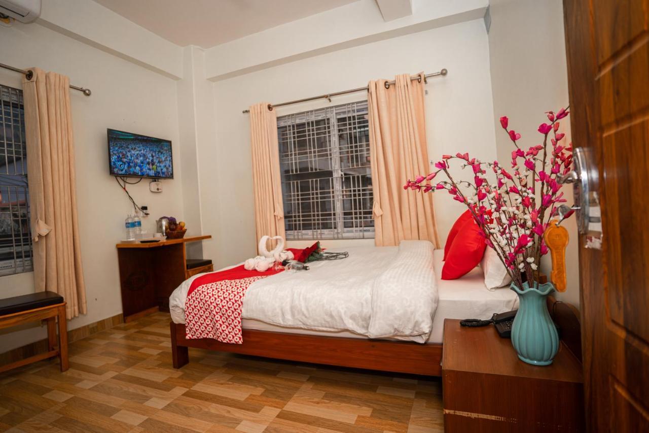 Hotel Dela Mount Pokhara Buitenkant foto