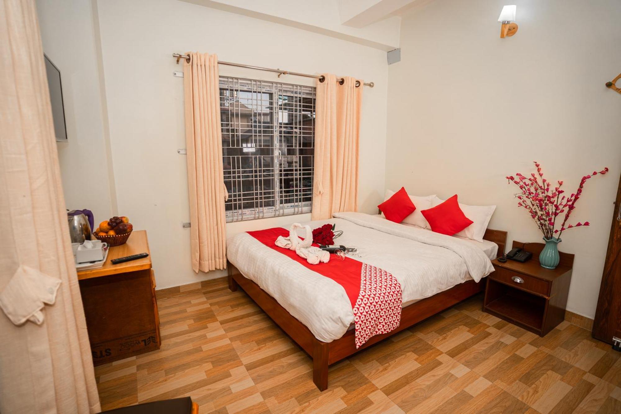 Hotel Dela Mount Pokhara Buitenkant foto